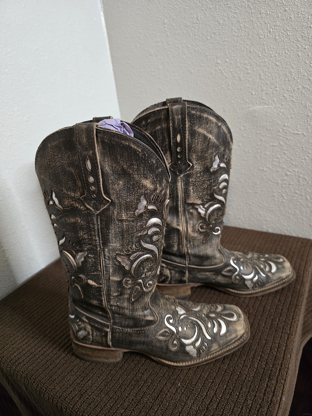 Distressed Brown Western Embroidered Cowboy Boots - Roper